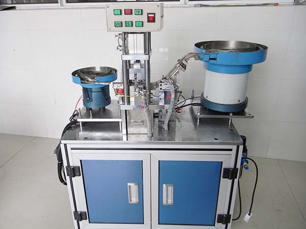 五金鉚壓裝配機